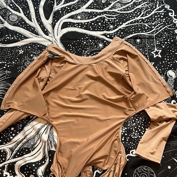 New forever 21 gold bodysuit size small S - Picture 7 of 8